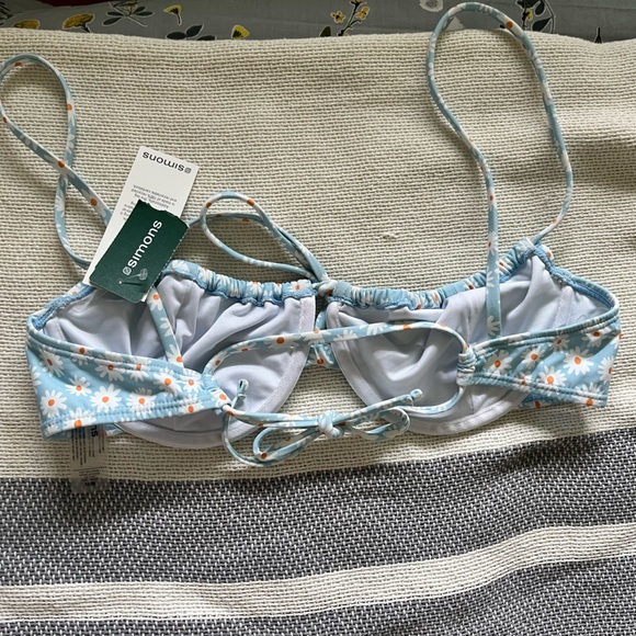 Bikini Top- Daisy Print - Picture 2 of 3